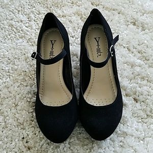 Y-Not Torrie Mary Jane Platform Pumps